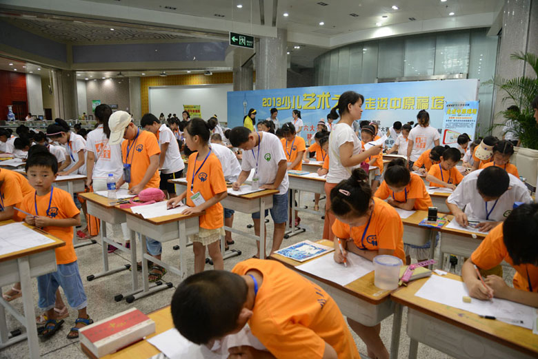 国际少儿书画大赛现场比赛掠影